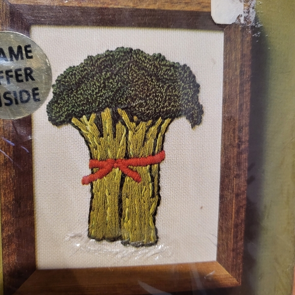 Jiffy Stitchery Embroidery Kit Photo Frame Brocolli Asparagus Crewel Mini Kits - Picture 6 of 6